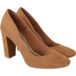 NWT Block Heels Faux Suede Light Brown (size 9.5)